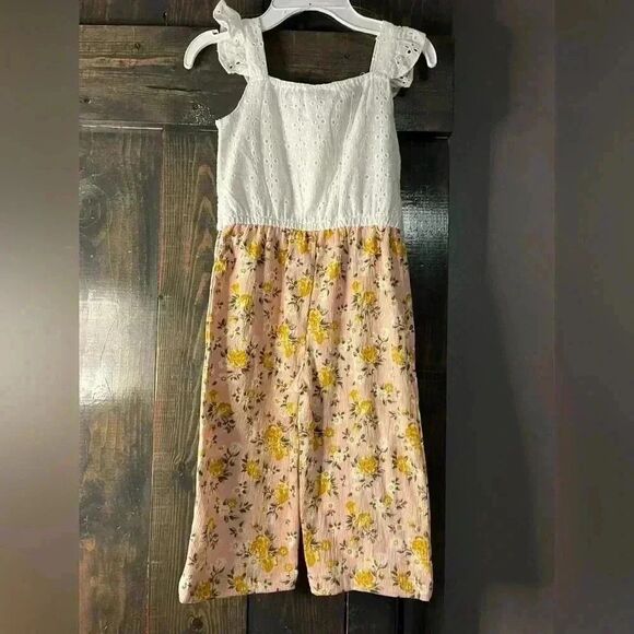 Little Lass Floral Eyelet Jumpsuit with Button Front and Belt‎ Detail Size 4 D36 - Picture 5 of 6